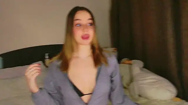 Snapshot of SilverHanna chatting on July 23, 2026, 8:38 pm SilverHanna online show from July 23, 2026, 8:38 pm