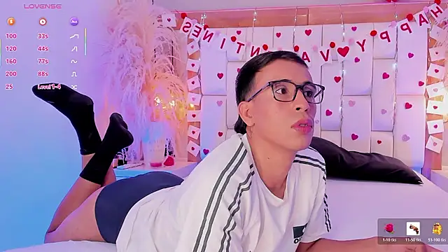 Mr aronnn  online show from February 15, 2026, 3:29 am