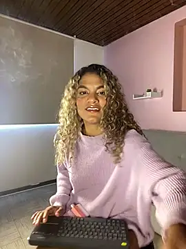 Snapshot of AngelPinkk_ chatting on February 1, 2026, 8:51 pm AngelPinkk online show from February 1, 2026, 8:51 pm