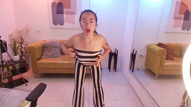 Veronica miiller online show from May 12, 2026, 7:20 pm