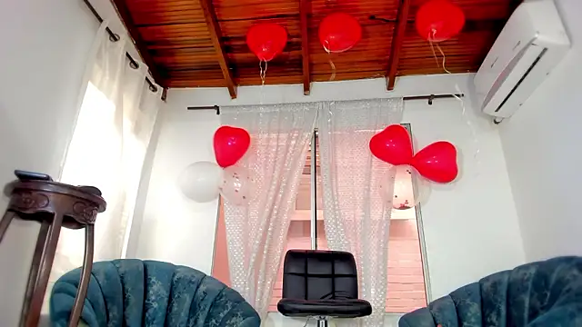 Snapshot of dulce_y_Jhoselin chatting on February 12, 2026, 8:41 pm dulce y Jhoselin online show from February 12, 2026, 8:41 pm