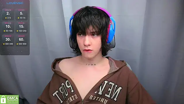 Snapshot of LeonBoykisser chatting on May 28, 2026, 4:24 pm LeonBoykisser online show from May 28, 2026, 4:24 pm