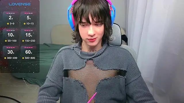 Snapshot of LeonBoykisser chatting on May 14, 2026, 7:33 pm LeonBoykisser online show from May 14, 2026, 7:33 pm