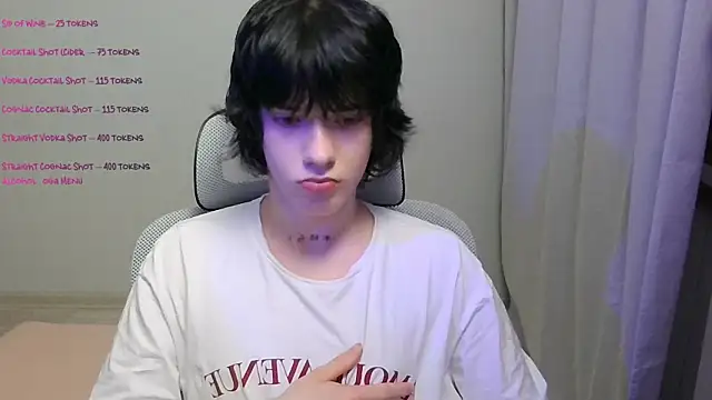 Snapshot of LeonBoykisser chatting on February 4, 2026, 4:46 pm LeonBoykisser online show from February 4, 2026, 4:46 pm