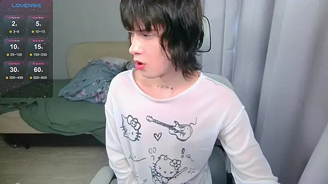 Snapshot of LeonBoykisser chatting on May 4, 2026, 10:51 am LeonBoykisser online show from May 4, 2026, 10:51 am