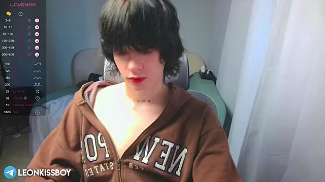 Snapshot of LeonBoykisser chatting on March 15, 2026, 5:36 am LeonBoykisser online show from March 15, 2026, 5:36 am