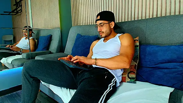 Snapshot of Vans_Ross chatting on February 13, 2026, 7:03 pm Vans Ross online show from February 13, 2026, 7:03 pm