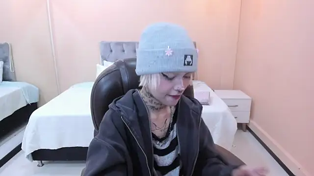 Bela Craxkerr online show from April 13, 2026, 12:53 pm