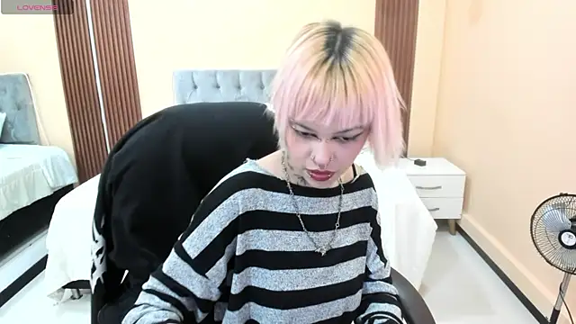 Bela Craxkerr online show from May 23, 2026, 12:59 pm