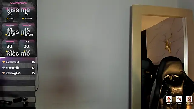 Snapshot of KomiCatt chatting on February 23, 2026, 6:19 pm KomiCatt online show from February 23, 2026, 6:19 pm