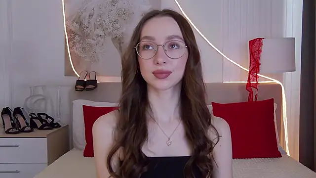 Snapshot of Emily_Simon chatting on May 6, 2026, 5:22 am Emily Simon online show from May 6, 2026, 5:22 am