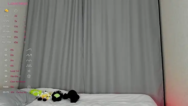 Snapshot of Allettaevee chatting on February 8, 2026, 12:52 am Allettaevee online show from February 8, 2026, 12:52 am