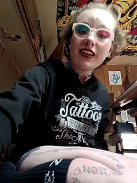 Snapshot of Tastybabe22 chatting on February 5, 2026, 3:24 am Tastybabe22 online show from February 5, 2026, 3:24 am