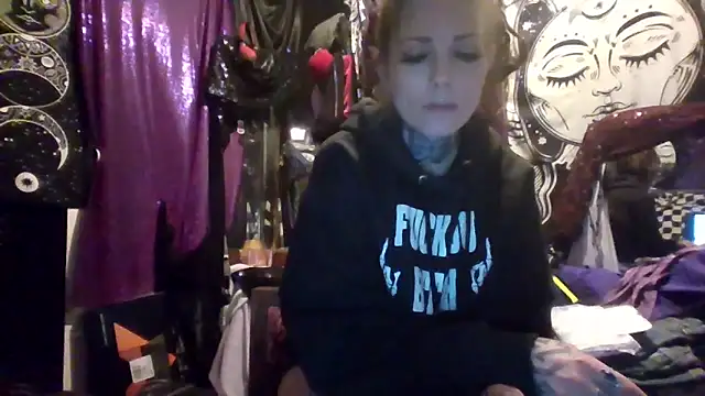 Snapshot of allymoon1369 chatting on April 22, 2026, 11:06 am allymoon1369 online show from April 22, 2026, 11:06 am