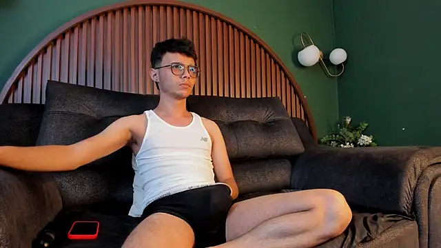 Snapshot of Alhan_Twink chatting on March 13, 2026, 6:29 am Alhan Twink online show from March 13, 2026, 6:29 am