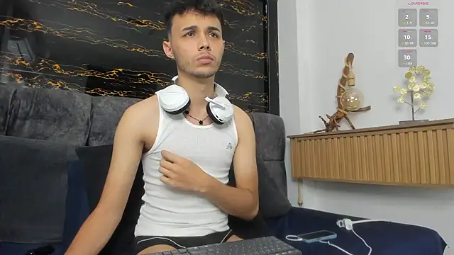 Snapshot of Alhan_Twink chatting on February 3, 2026, 8:58 pm Alhan Twink online show from February 3, 2026, 8:58 pm