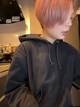 BADBITCHISAKI online show from May 1, 2026, 1:38 pm