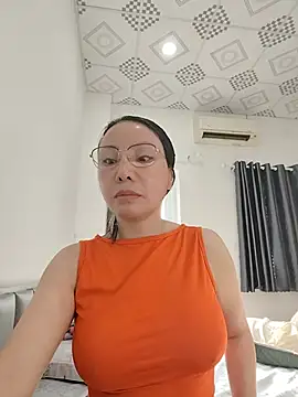 Snapshot of Famrita chatting on May 20, 2026, 11:46 pm Famrita online show from May 20, 2026, 11:46 pm
