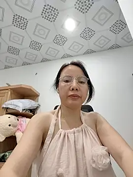 Snapshot of Famrita chatting on April 19, 2026, 11:22 am Famrita online show from April 19, 2026, 11:22 am