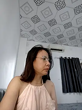 Snapshot of Famrita chatting on April 18, 2026, 11:16 pm Famrita online show from April 18, 2026, 11:16 pm