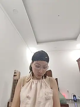 Snapshot of Famrita chatting on May 23, 2026, 3:33 pm Famrita online show from May 23, 2026, 3:33 pm