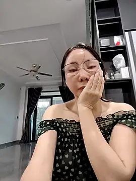 Snapshot of Famrita chatting on May 6, 2026, 9:13 am Famrita online show from May 6, 2026, 9:13 am
