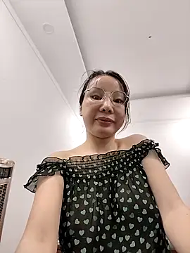 Snapshot of Famrita chatting on May 12, 2026, 2:41 am Famrita online show from May 12, 2026, 2:41 am