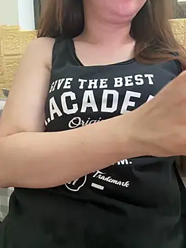 Snapshot of Donna9696 chatting on April 11, 2026, 2:52 am Donna9696 online show from April 11, 2026, 2:52 am