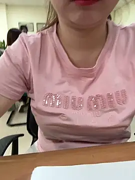 Snapshot of Donna9696 chatting on April 14, 2026, 12:48 am Donna9696 online show from April 14, 2026, 12:48 am