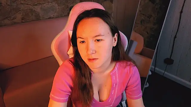 Snapshot of SindieStorm chatting on February 19, 2026, 1:35 am SindieStorm online show from February 19, 2026, 1:35 am