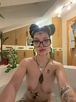 Snapshot of demonLamia chatting on May 13, 2026, 7:54 pm demonLamia online show from May 13, 2026, 7:54 pm