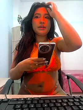 valenlopezz  online show from May 2, 2026, 3:45 am