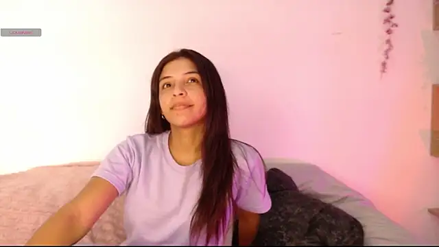 chloe peach  online show from May 26, 2026, 2:59 pm