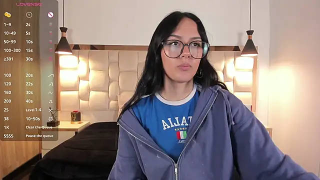 Snapshot of NiccolleHall chatting on February 16, 2026, 1:43 pm NiccolleHall online show from February 16, 2026, 1:43 pm