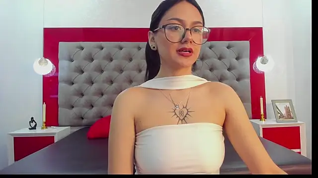 Snapshot of NiccolleHall chatting on January 16, 2026, 12:53 pm NiccolleHall online show from January 16, 2026, 12:53 pm