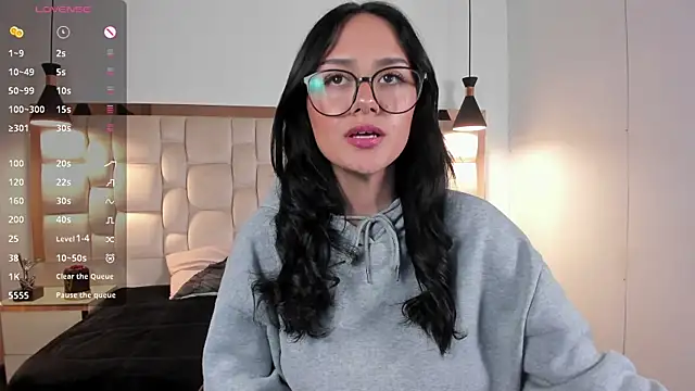 Snapshot of NiccolleHall chatting on February 18, 2026, 3:41 pm NiccolleHall online show from February 18, 2026, 3:41 pm