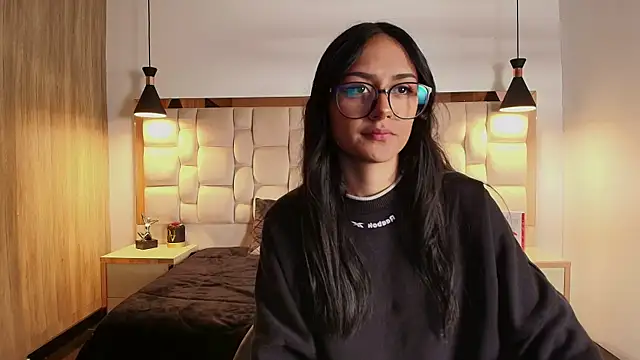 Snapshot of NiccolleHall chatting on February 25, 2026, 1:33 pm NiccolleHall online show from February 25, 2026, 1:33 pm