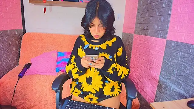Snapshot of hotcakes_uwu chatting on May 14, 2026, 1:13 am hotcakes uwu online show from May 14, 2026, 1:13 am