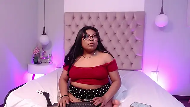 Snapshot of Kiri_Black_ chatting on February 3, 2026, 6:40 am Kiri Black online show from February 3, 2026, 6:40 am