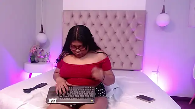 Snapshot of Kiri_Black_ chatting on February 3, 2026, 3:26 am Kiri Black online show from February 3, 2026, 3:26 am