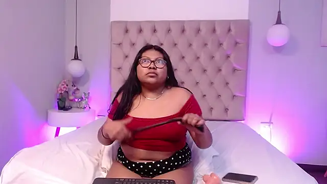 Snapshot of Kiri_Black_ chatting on February 3, 2026, 6:22 am Kiri Black online show from February 3, 2026, 6:22 am