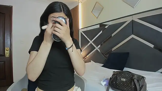 Snapshot of Ambarross_ chatting on February 18, 2026, 1:29 pm Ambarross online show from February 18, 2026, 1:29 pm