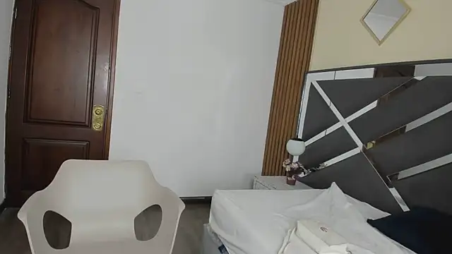 Snapshot of Ambarross_ chatting on February 10, 2026, 1:10 pm Ambarross online show from February 10, 2026, 1:10 pm