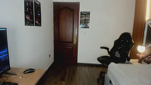 Ambarross  online show from April 12, 2026, 12:52 pm