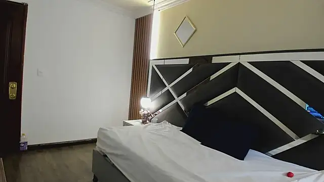 Snapshot of Ambarross_ chatting on February 5, 2026, 1:18 pm Ambarross online show from February 5, 2026, 1:18 pm