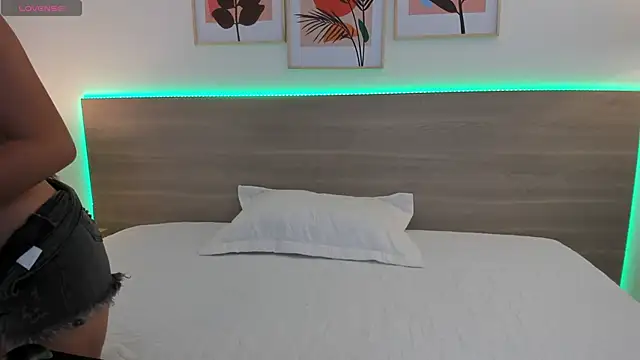 Snapshot of _Caamilaa_ chatting on February 24, 2026, 5:58 pm Caamilaa online show from February 24, 2026, 5:58 pm