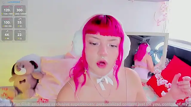 Snapshot of Tiny__Emmy_ chatting on June 6, 2026, 7:19 pm Tiny Emmy online show from June 6, 2026, 7:19 pm