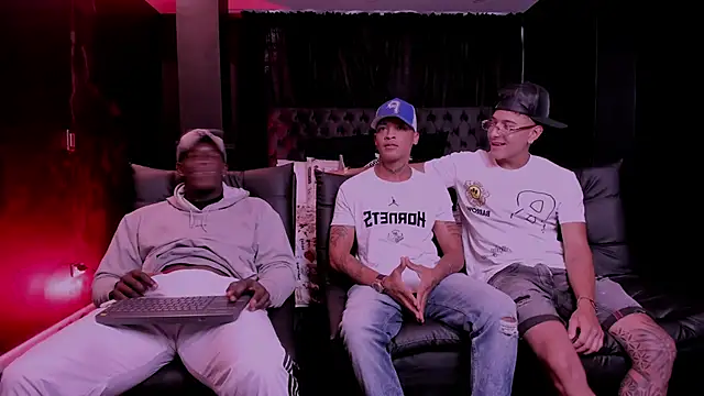 Snapshot of friendslymens chatting on February 12, 2026, 2:06 pm friendslymens online show from February 12, 2026, 2:06 pm