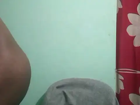 Snapshot of yonjiyohane chatting on February 5, 2026, 12:39 am yonjiyohane online show from February 5, 2026, 12:39 am