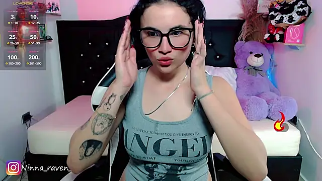 Snapshot of AriaDark chatting on June 20, 2026, 12:04 am AriaDark online show from June 20, 2026, 12:04 am